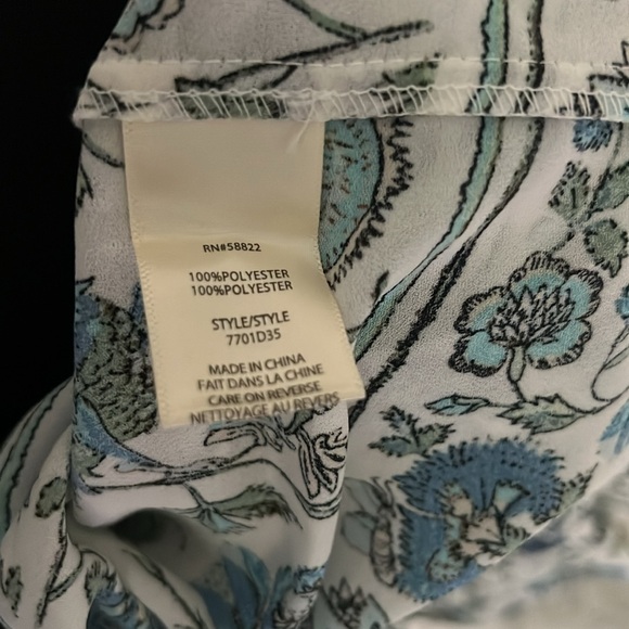 New Max Studio White Blue Floral cold shoulder Top Blouse Small long sleeve - Picture 5 of 5